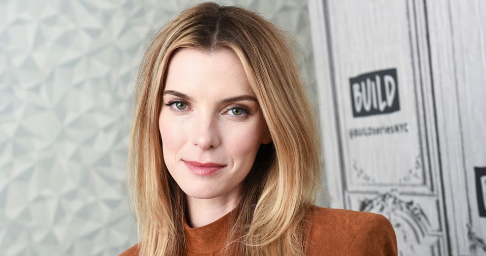 betty gilpin height