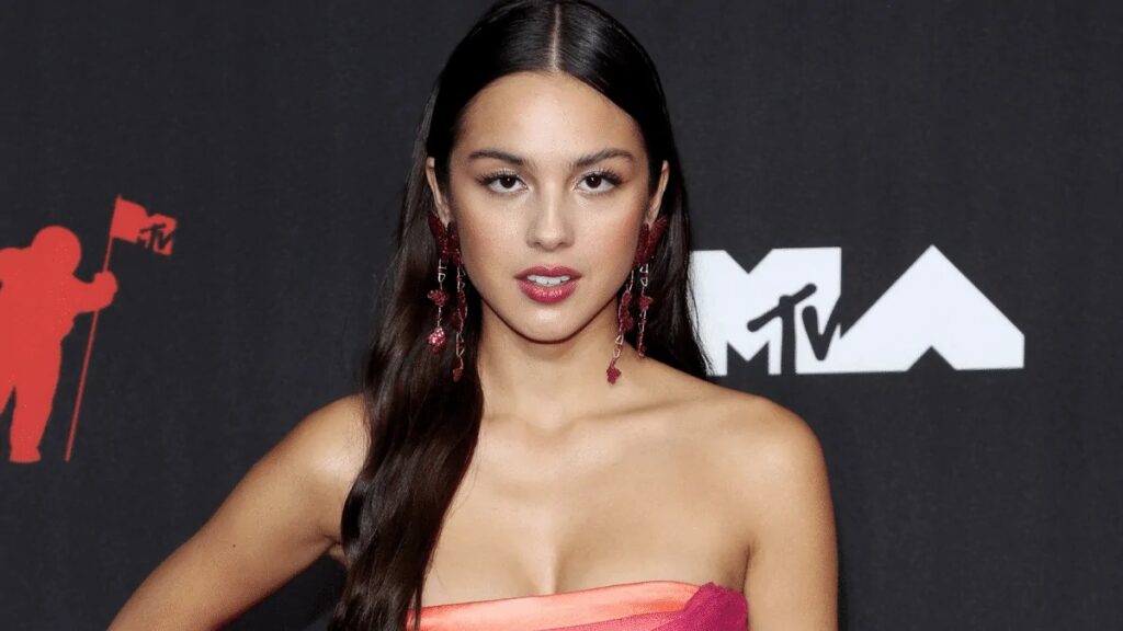 olivia rodrigo height and weight